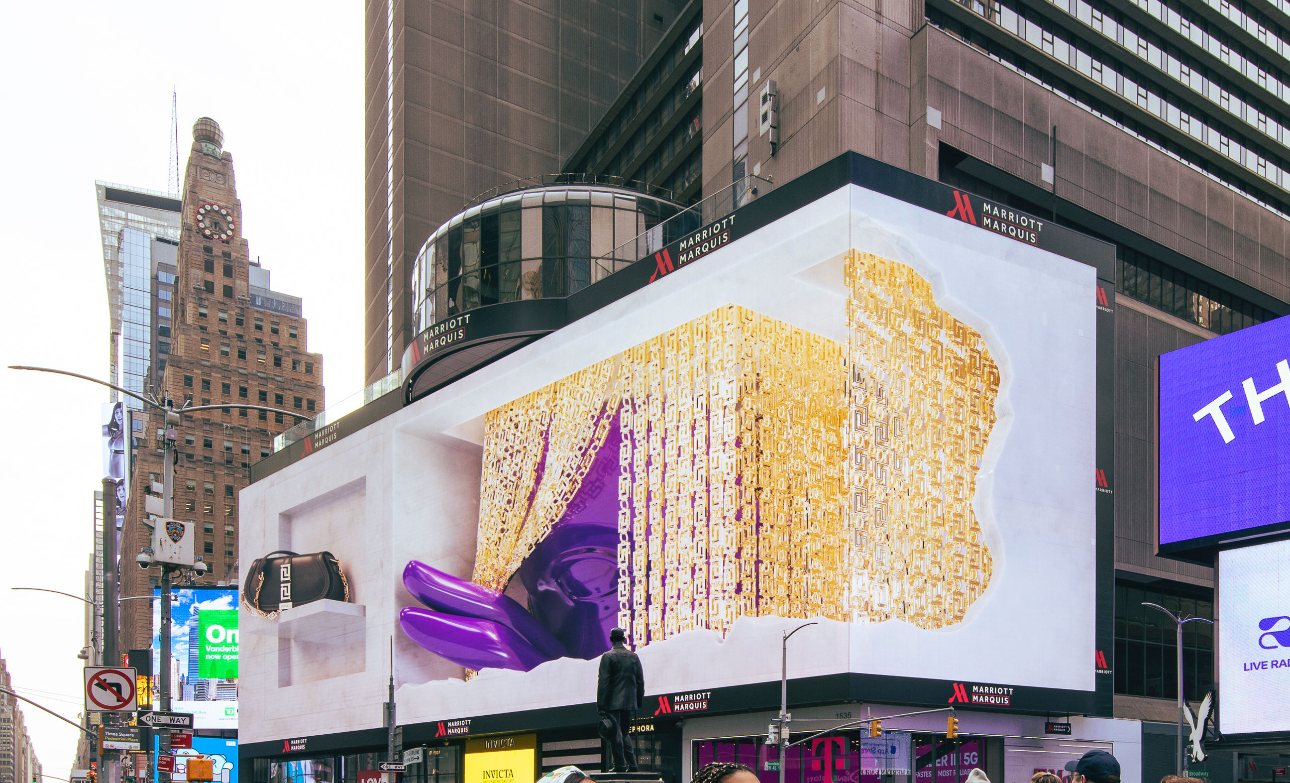 NYC Out There Versace 3D Billboard TSQ 03.23 008