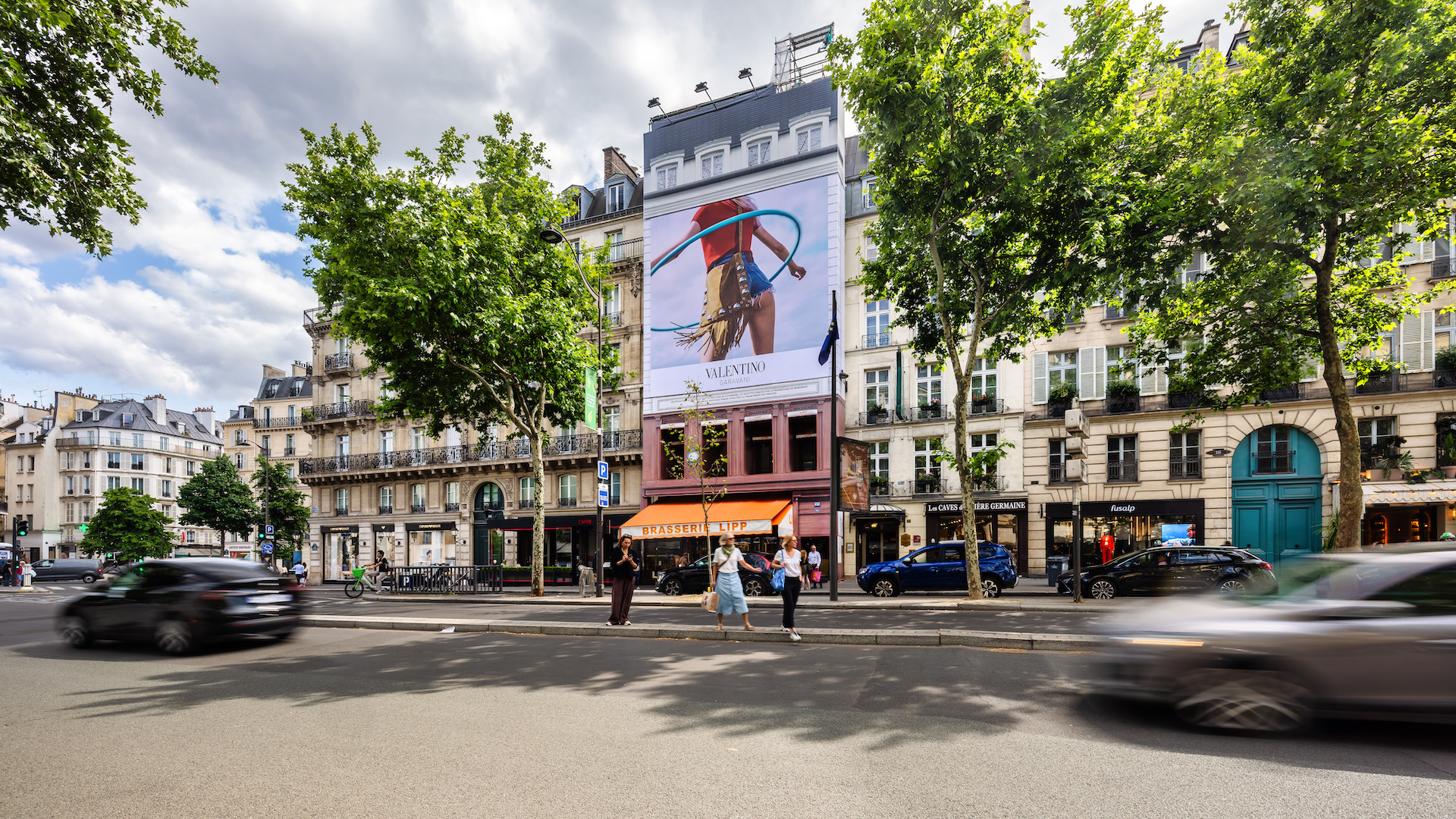 Valentino   Brasserie LIPP jour HD3   Juin 2025